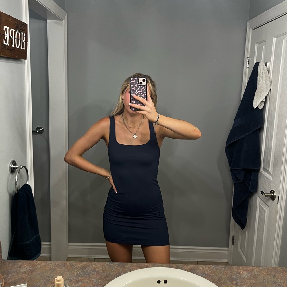 Aritzia contour dress